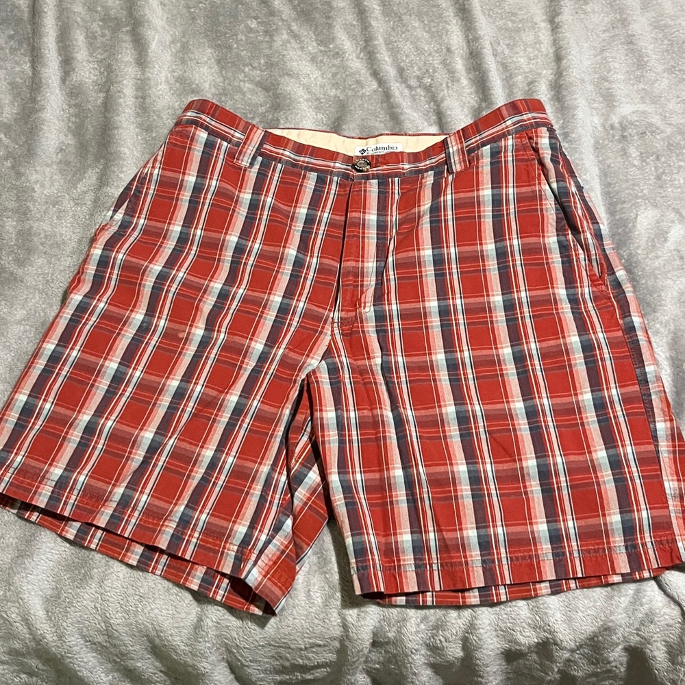 Columbia men’s Red and Blue Plaid Shorts size 34